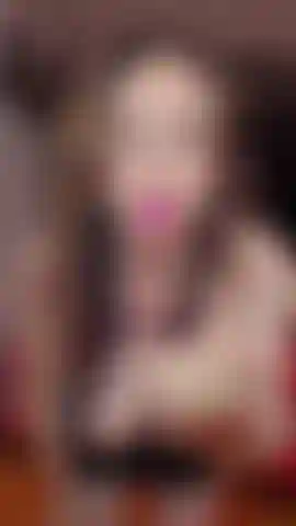 Em minha lingerie preta eu me despi e depois chupo esguichos anais profundos.