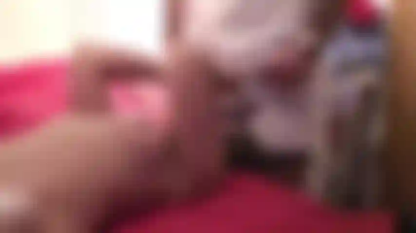 Acaricie o pau até ele gozar na minha cara.