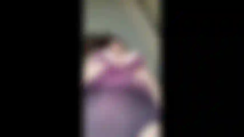 Meus peitos enormes na sua cara.