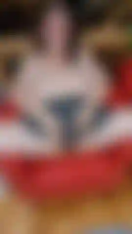 Mostrando meu corpo curvilíneo de todos os ângulos.