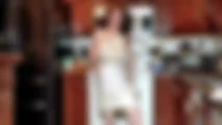 Passo chantilly no corpo. Na cozinha me pincelo com chantilly.