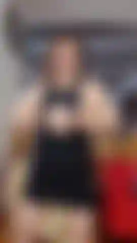 Me masturbo com meu vibrador na buceta.