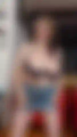 Peitos brincam 36ddd real, me masturbando e joi.