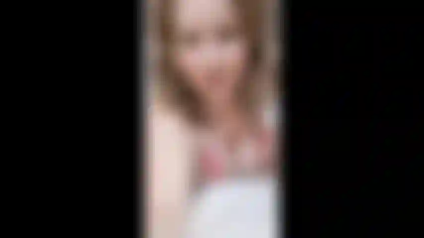 Eu insulto sua merdinha, masturbo meus seios e monto meu vibrador.