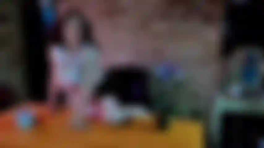 Coloco uma banana, chantilly nos buracos e chupo.