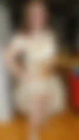 Uma representação de sogra em um vestido de seda.