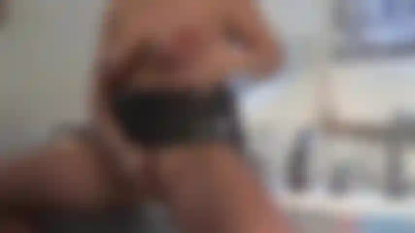 Gosto de chupar meus mamilos, apertar meus seios e esfregar minha buceta.