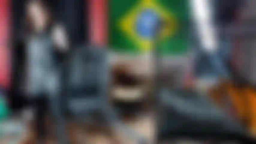 Não acredito que terminei com você porque você era um bebê chorão e agora está me implorando para aceitá-lo de volta. Escute, eu poderia pensar nisso, mas só com uma condição: se eu conseguir te humilhar primeiro!