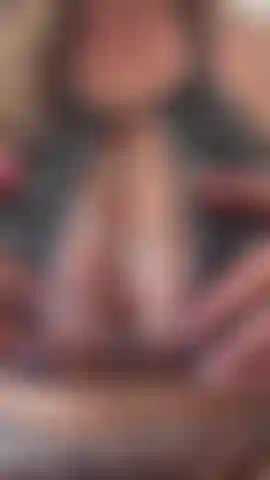 💦 Toda oleada, mãos por todo o meu corpo… e as coisas ficam muito sujas. Acha que consegue aguentar o vídeo completo? 😈.