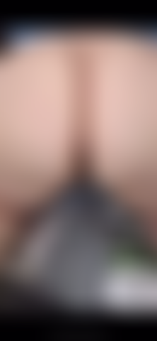 Empurrando vindo da minha buceta na parte de trás de uma van.