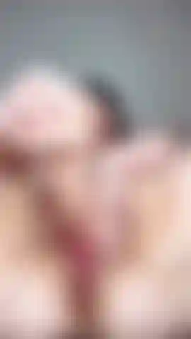 Close up dildo fuck com buceta aparada.