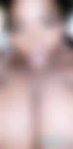 Melão grande, gatinha: escorregadia e suculenta, é só ouvir.