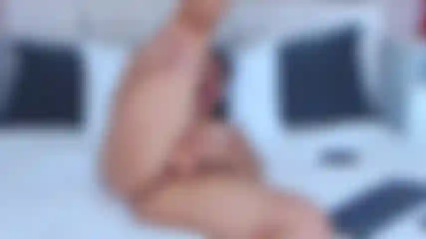 Vibrador na bucetinha.