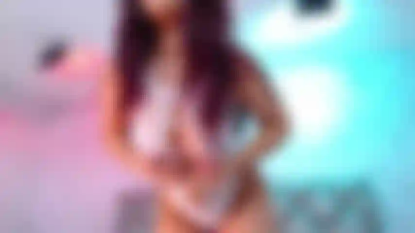 Quero que você venha tirar toda a minha roupa e tocar cada parte do meu corpo.