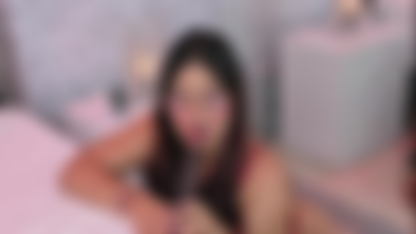 Minha boca fica uma puta... E eu gozo com esse pau preto.