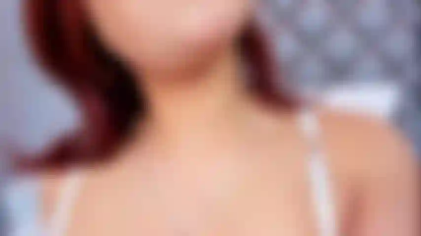 Sinto um formigamento nos meus mamilos duros e na minha boceta apertada quando penso no seu pau tenho que me tocar!