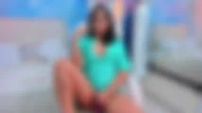 Sou secretária tesão meu chefe me pega me masturbando.