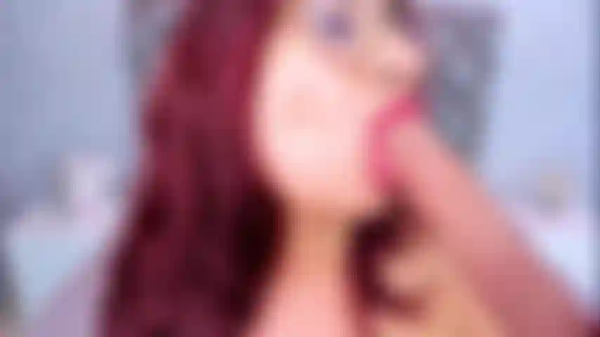 Menina deixa a timidez de lado na hora de chupar pau.