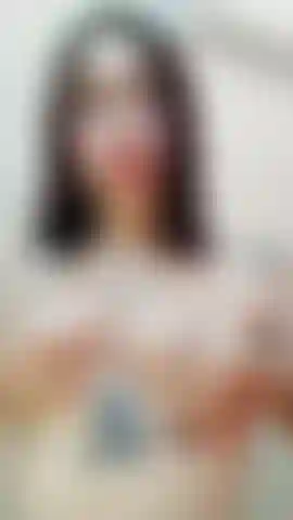 Uma massagem nos meus seios.