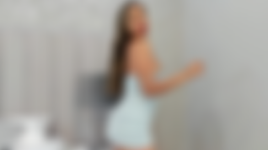 Mostro meu vestidinho.