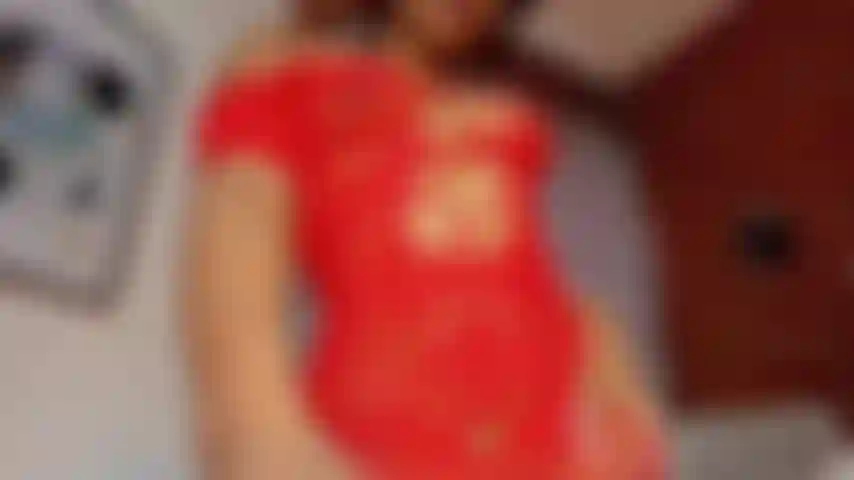 Estou me sentindo muito gostosa enquanto brinco com minha boceta molhada.