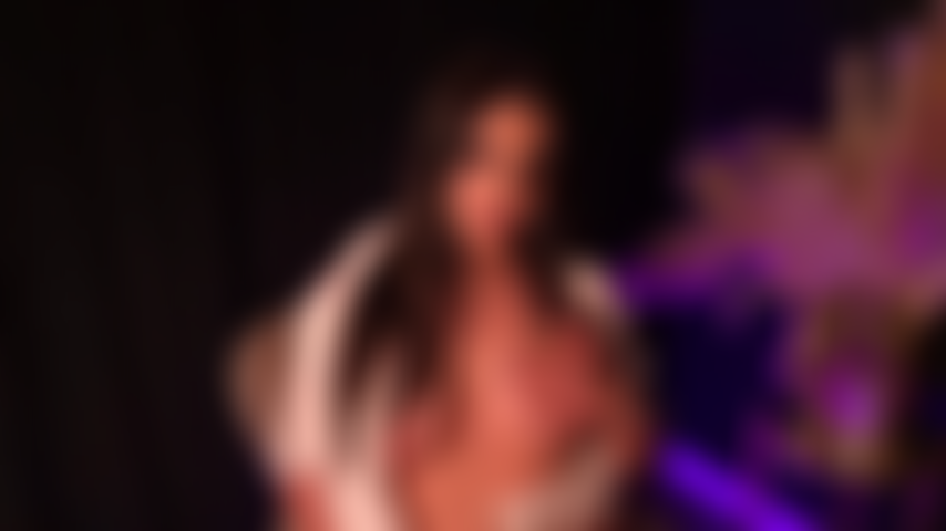 Lenta, suave e tão molhada.