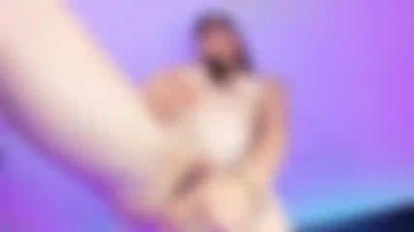 Vibrador de vidro mágico dentro da minha buceta mágica molhada.