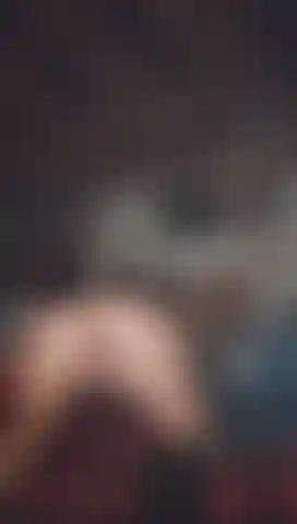 Curvada para frente brincando com essa buceta apertada e rápida.