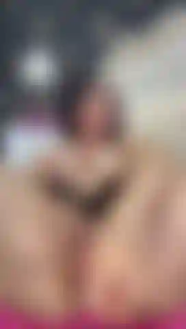 Adoro sentir a sua pica no meu buraquinho gostoso.