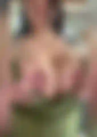 Safada chupando desleixado, tittyfucking e conversa suja.