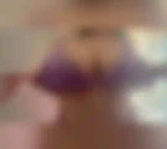 Balançando meus peitos oleosos! Joi e porra em contagem regressiva.