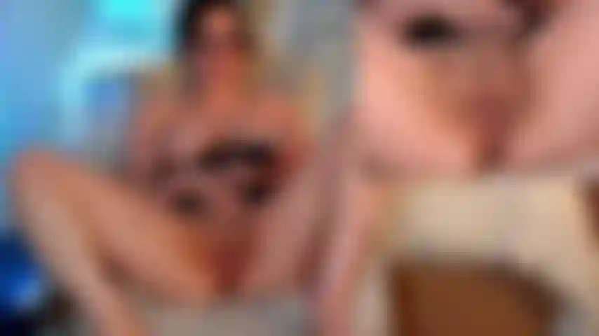 Esse brinquedo de vidro deixa minha bucetinha tão molhada show gravado.