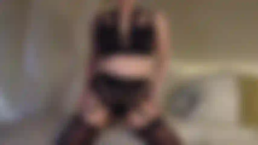 Fodendo minha bunda com um vibrador.