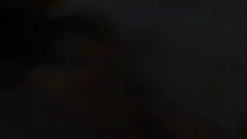 Monto seu pau grande enquanto balanço meus peitos.