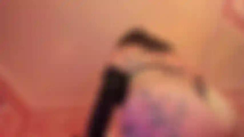 Com um bumbum grande e saltitante!