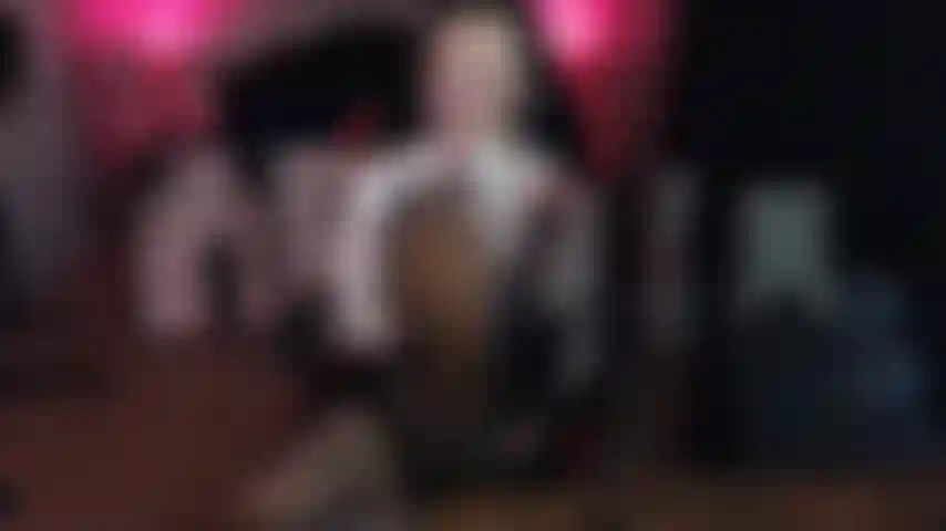 Teaser rápido de femdom em dr martens.