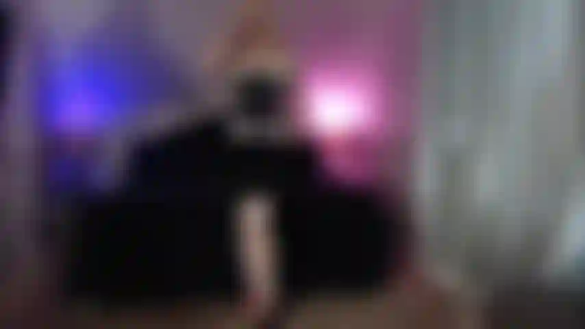 Rpg de show ao vivo, masturbação com varinha, consolos e closes.