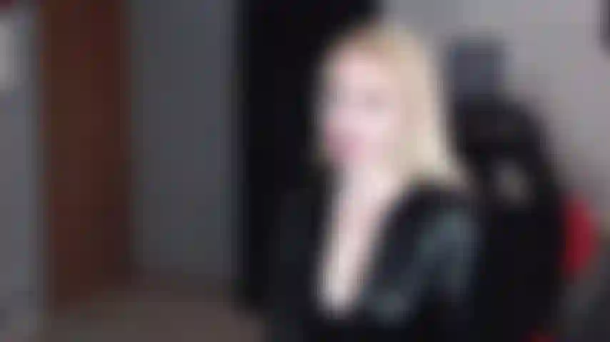 Alexa usa um strapon neste vídeo maricas vadia personalizado feito para sean com muita conversa suja sobre foder ele na bunda e assar no espeto! Vestindo macacão de pvc e botas!