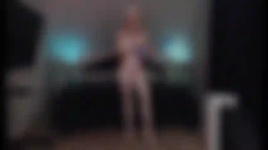 Enfermeira ajuda suas bolas azuis.