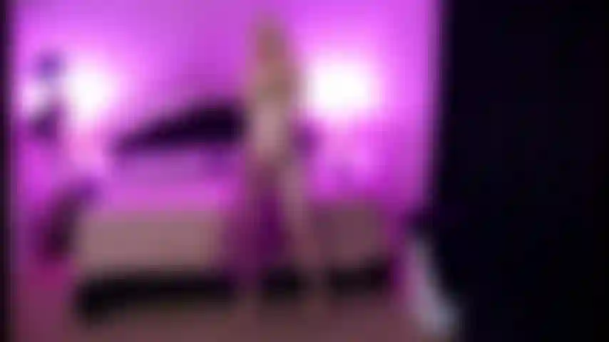 Slave implora em estilo cachorrinho.