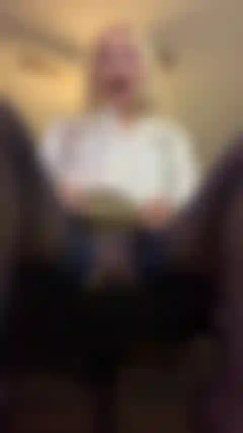 Secretária upskirt, você foi pego espionando.