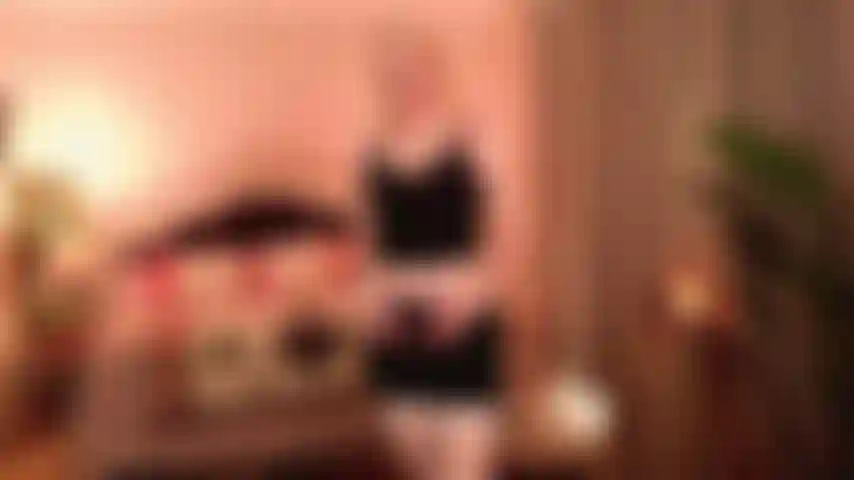 Adoro o estômago e gozo no umbigo.