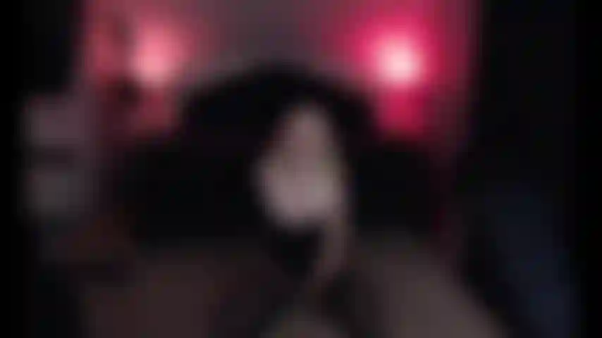 Cavalgando e moendo em espartilho de couro.