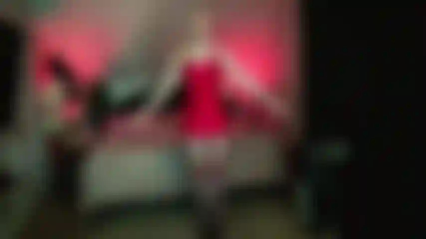 Nova sexbot safada desembalando.