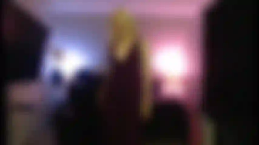 Sissy puta fodida com strapon e por amiga trans.