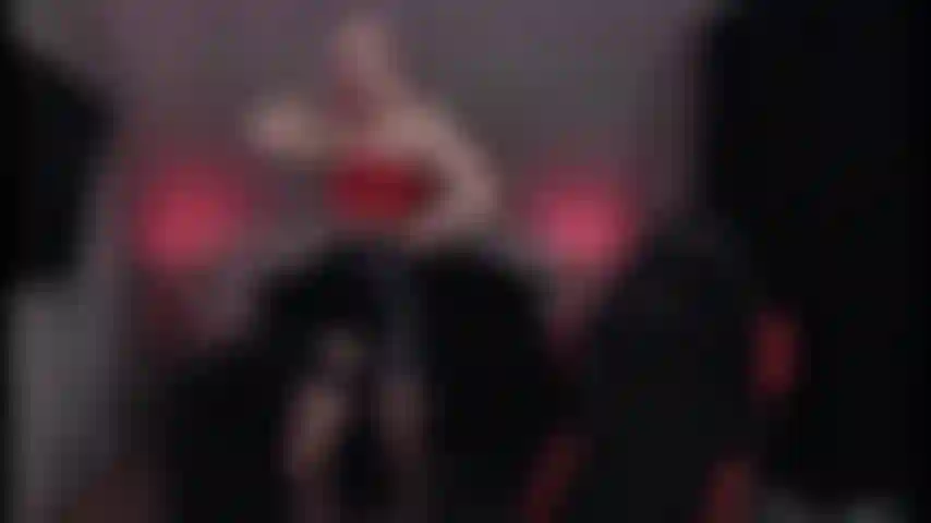 Companheira de casa vagabunda quer foder.