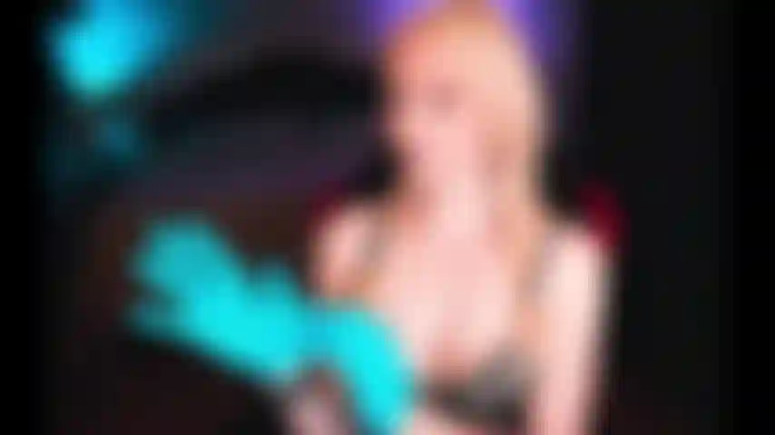 A enfermeira strapon fode você e os médicos participam!