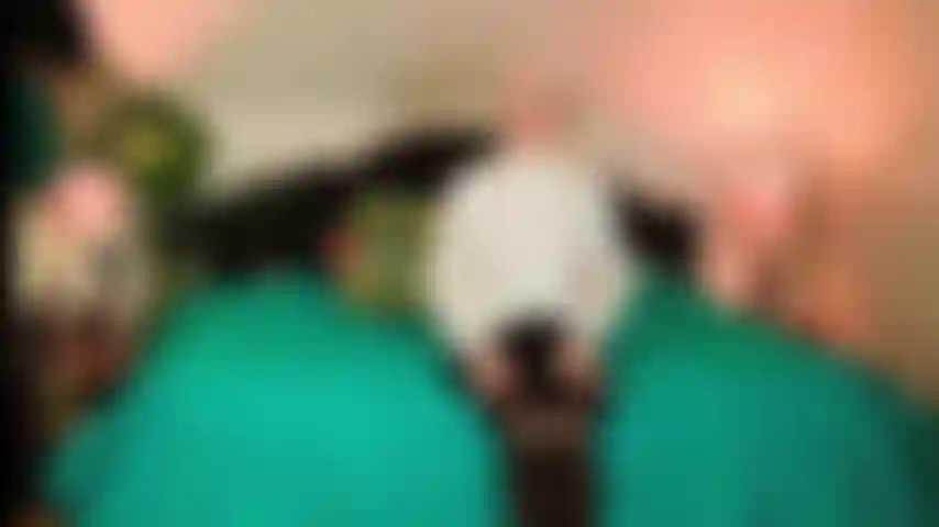 Fetiche por blusa de seda e gozando.