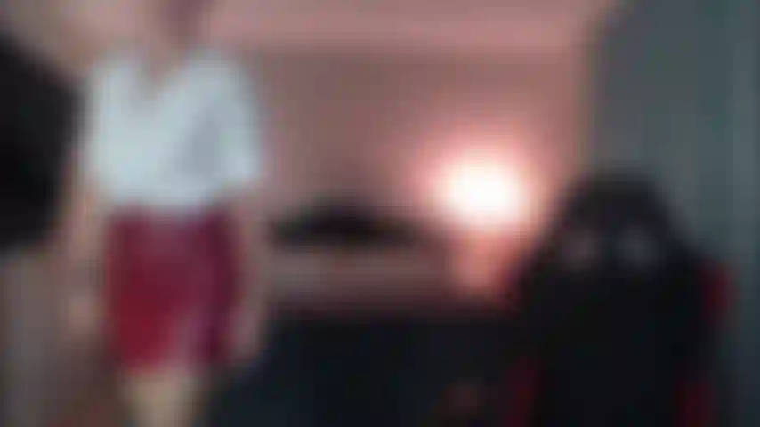 Roleplay de secretária impertinente com óculos.