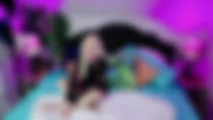 Stepbro limpa minha buceta cremosa antes que meu namorado chegue em casa!